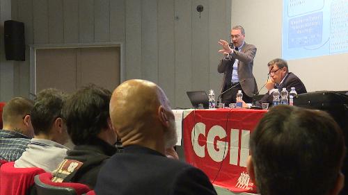 Sergio Bolzonello (Vicepresidente Regione FVG e assessore Attività produttive, Turismo e Cooperazione) interviene al convegno "Lavoro e innovazione, quale ripresa per il FVG" - Pordenone 19/10/2017